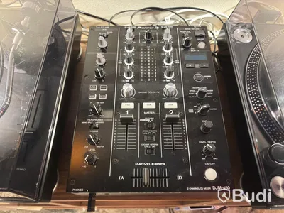 2 speakers incl. 2 turntables and a Pioneer mixer