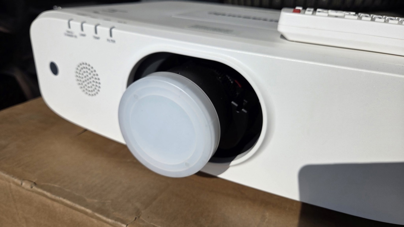 Panasonic projektor med större projektorduk