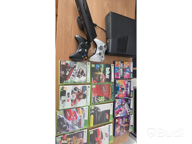 Xbox 360 med Kinect och två handkontroller