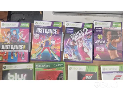 Xbox 360 med Kinect och två handkontroller