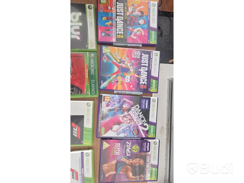 Xbox 360 med Kinect och två handkontroller