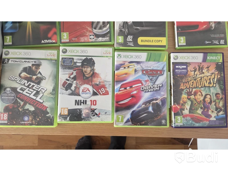 Xbox 360 med Kinect och två handkontroller