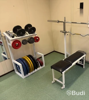 Gymutrustning – Ställning, bänk, skivstång, 110kg vikter, m.m