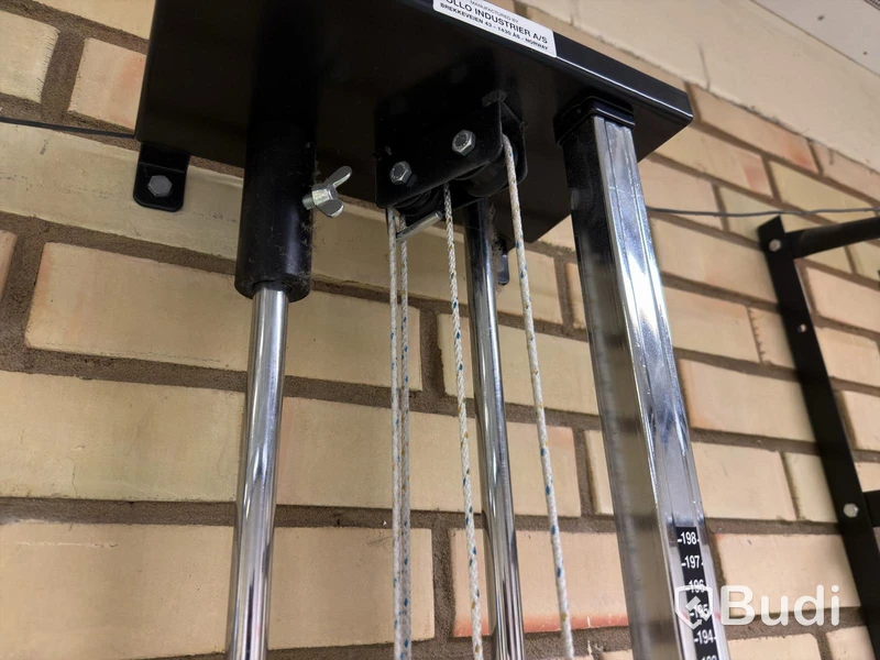 Wall-mounted lat pulldown machine – 2 pcs