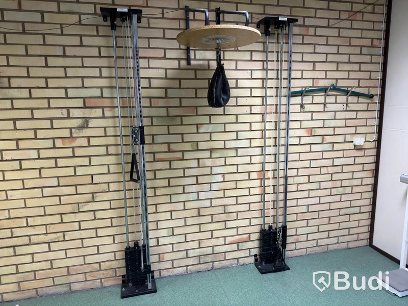 Wall-mounted lat pulldown machine – 2 pcs