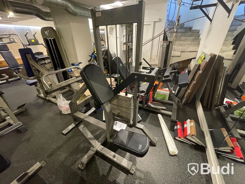 Gluteusmaskin från Gymleco med viktmagasin upp till 90 KG