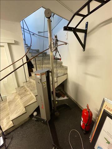 Dragmaskin med reglerbar höjd, viktmagasin upp till 50kg. Levererad av Eleiko