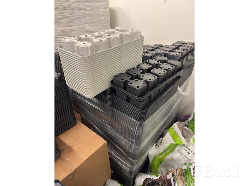 Plastkrukor, odlingstillbehör