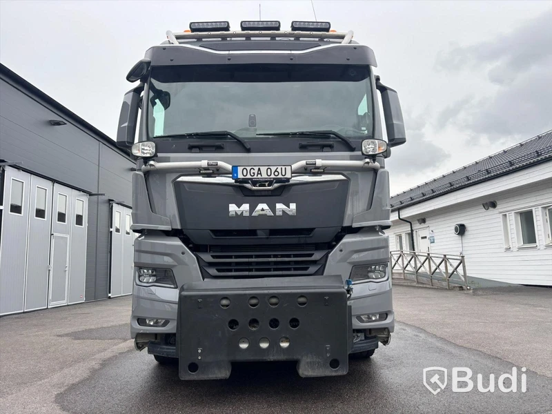 Tridem Hooklift Truck MAN TGX 35.520 8X4-4 BL CH -2023 | JOAB 24-tonne | Plough-equipped