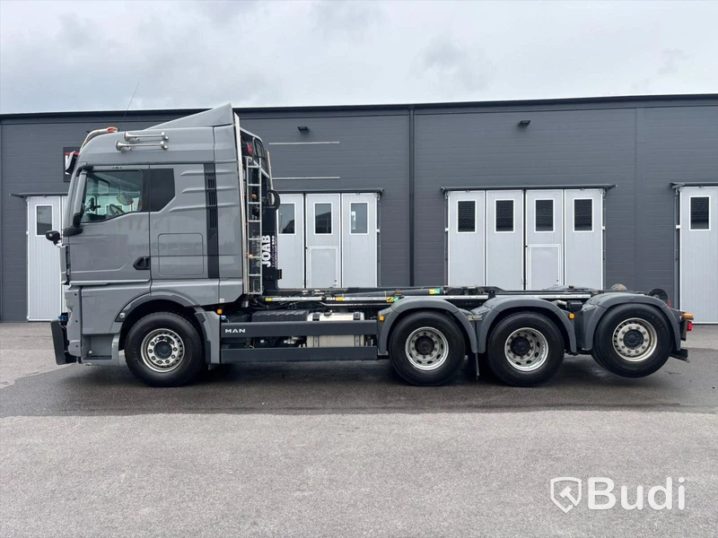 Tridem Hooklift Truck MAN TGX 35.520 8X4-4 BL CH -2023 | JOAB 24-tonne | Plough-equipped