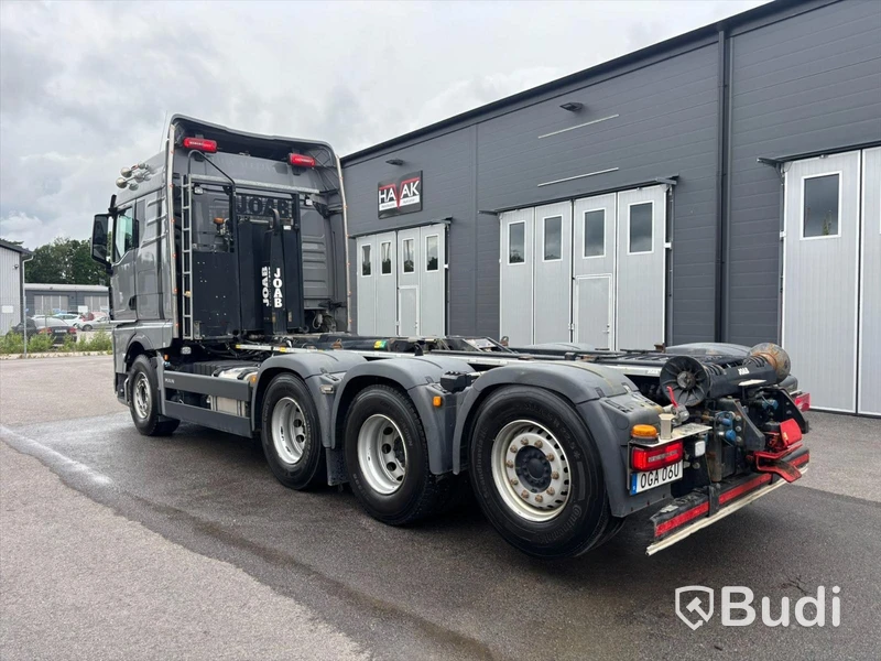 Tridem Hooklift Truck MAN TGX 35.520 8X4-4 BL CH -2023 | JOAB 24-tonne | Plough-equipped