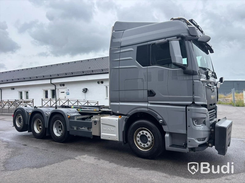 Tridem Hooklift Truck MAN TGX 35.520 8X4-4 BL CH -2023 | JOAB 24-tonne | Plough-equipped