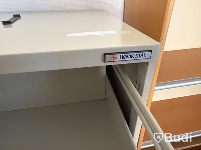 Kontorsmöbler, datorskärm m.m.