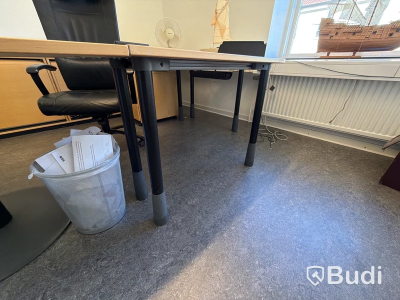 Kontorsmöbler & konstbåtar