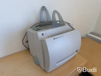 Kontorsmöbler & konstbåtar