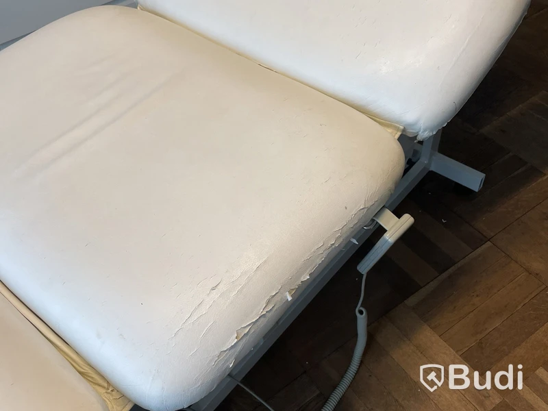 Vit behandlingsbädd/massagebädd