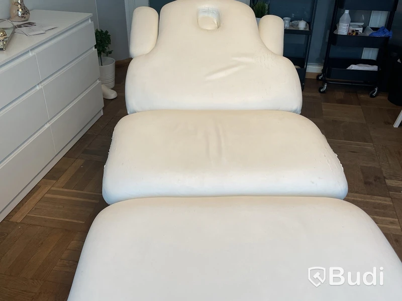 Vit behandlingsbädd/massagebädd