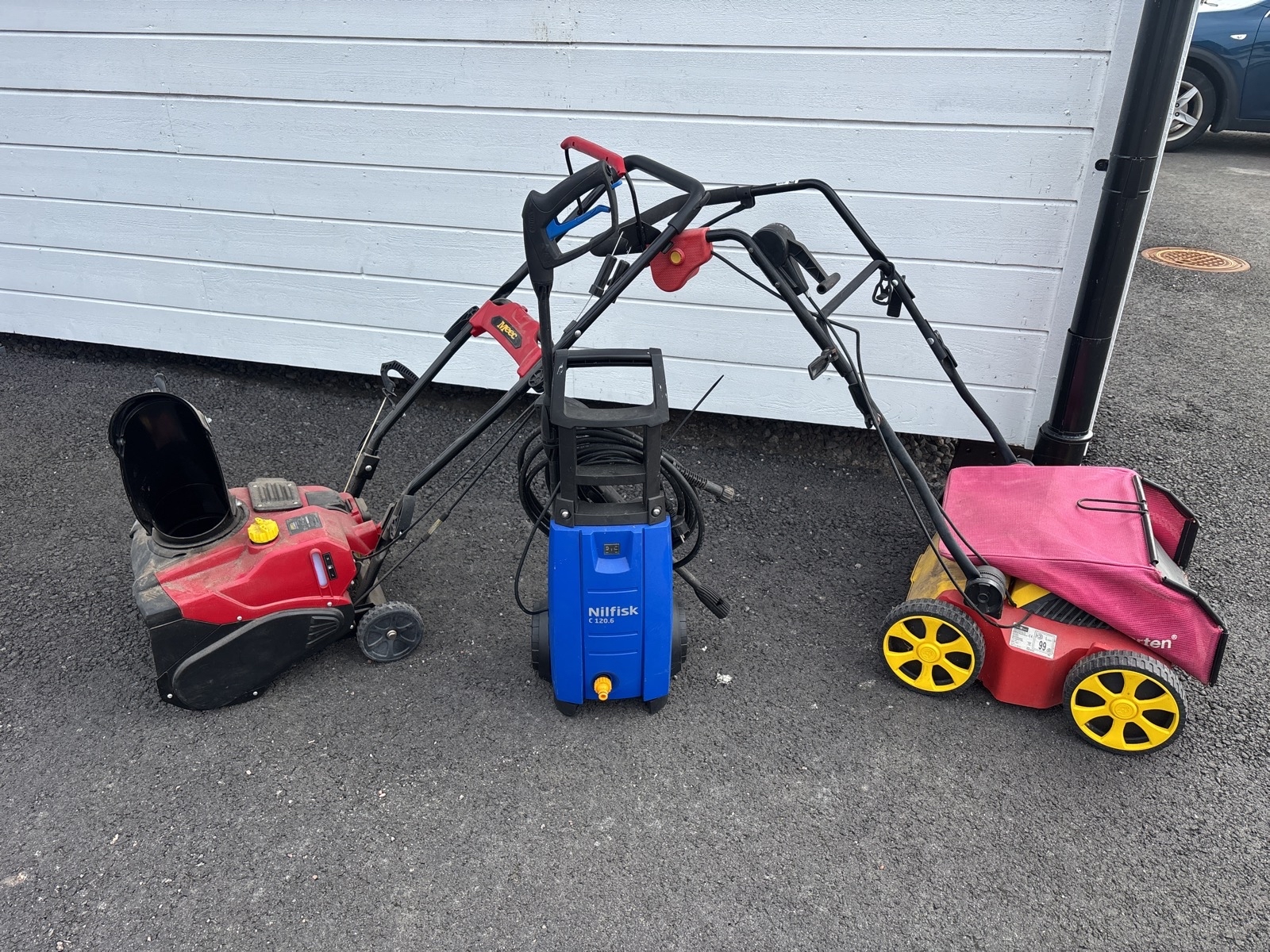 Högtryckstvätt, snöslunga och vertikalskärare