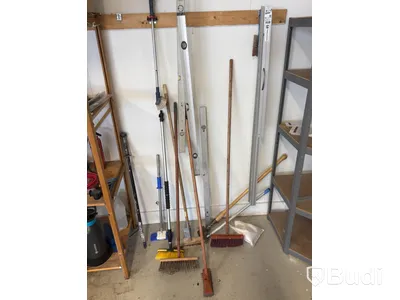 Parti diverse för målning, bl.a. tapetbord, bockar, trycksprutor, diverse redskap