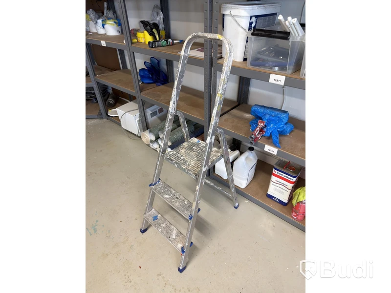 Parti diverse för målning, bl.a. tapetbord, bockar, trycksprutor, diverse redskap