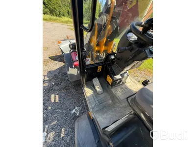 JCB Hjullastare 403 år 2020 Med tillbehör Planeringsskopa, Vikplog och Gafflar