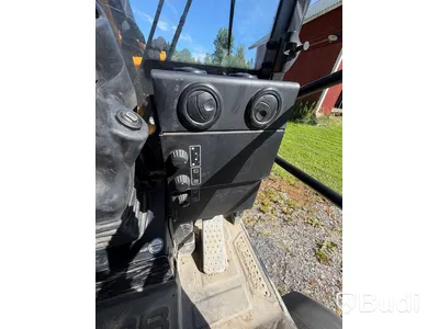 JCB Hjullastare 403 år 2020 Med tillbehör Planeringsskopa, Vikplog och Gafflar