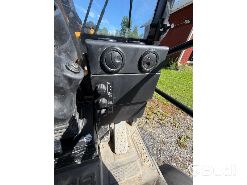 JCB Hjullastare 403 år 2020 Med tillbehör Planeringsskopa, Vikplog och Gafflar