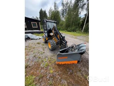 JCB Hjullastare 403 år 2020 Med tillbehör Planeringsskopa, Vikplog och Gafflar