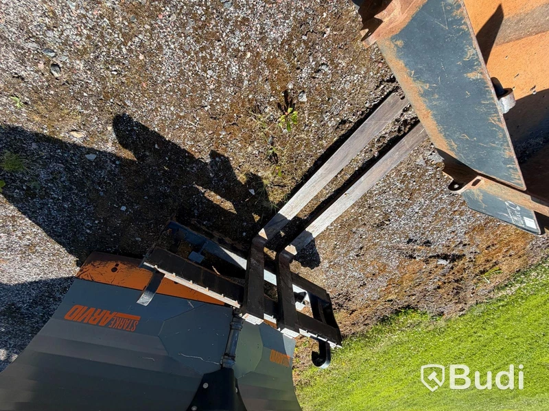 JCB Hjullastare 403 år 2020 Med tillbehör Planeringsskopa, Vikplog och Gafflar