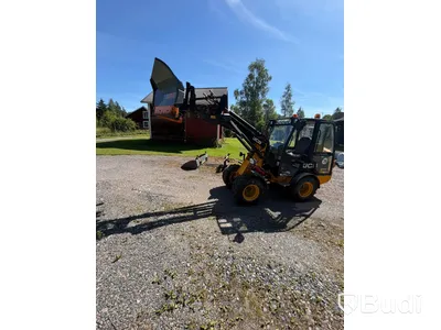 JCB Hjullastare 403 år 2020 Med tillbehör Planeringsskopa, Vikplog och Gafflar