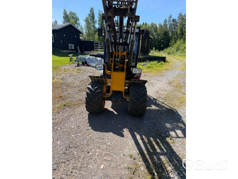 JCB Hjullastare 403 år 2020 Med tillbehör Planeringsskopa, Vikplog och Gafflar