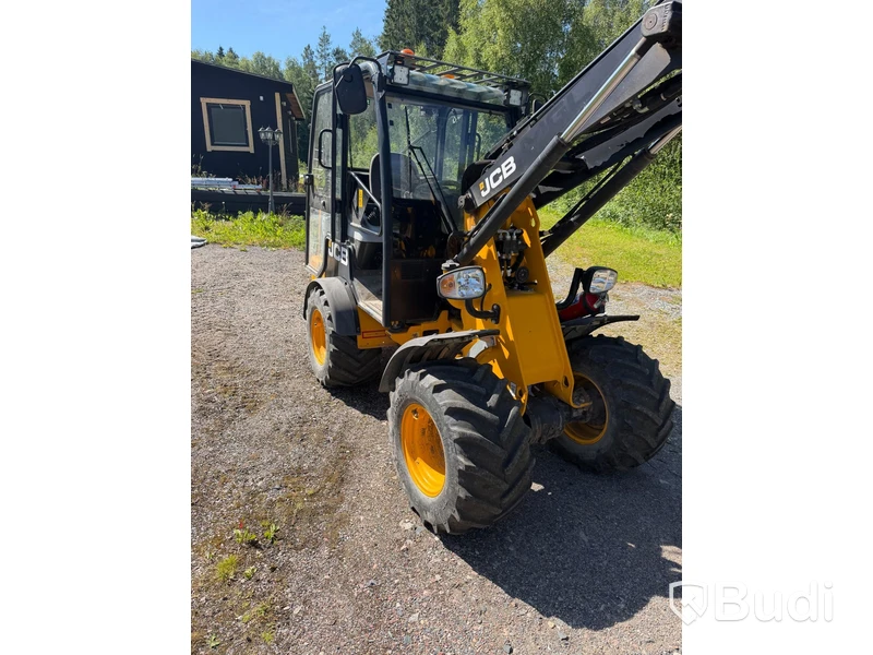 JCB Hjullastare 403 år 2020 Med tillbehör Planeringsskopa, Vikplog och Gafflar