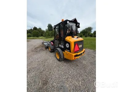 JCB Hjullastare 403 år 2020 Med tillbehör Planeringsskopa, Vikplog och Gafflar