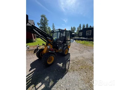 JCB Hjullastare 403 år 2020 Med tillbehör Planeringsskopa, Vikplog och Gafflar