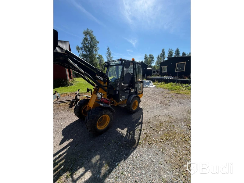 JCB Hjullastare 403 år 2020 Med tillbehör Planeringsskopa, Vikplog och Gafflar