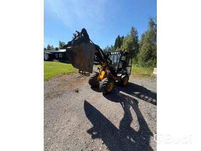 JCB Hjullastare 403 år 2020 Med tillbehör Planeringsskopa, Vikplog och Gafflar