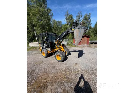 JCB Hjullastare 403 år 2020 Med tillbehör Planeringsskopa, Vikplog och Gafflar