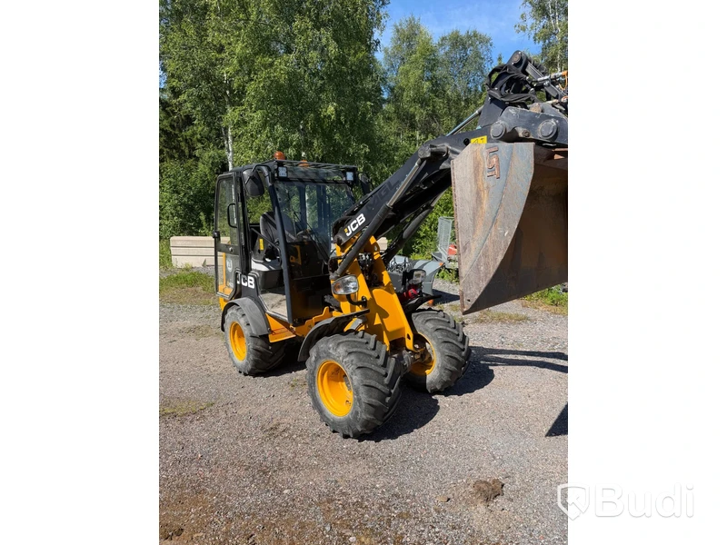 JCB Hjullastare 403 år 2020 Med tillbehör Planeringsskopa, Vikplog och Gafflar
