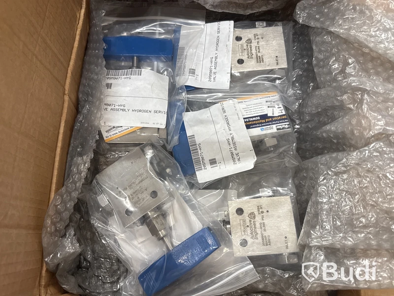 Parti reservdelar & tillbehör till vätgastankstationer / Assorted spare parts and accessories for hydrogen refueling stations