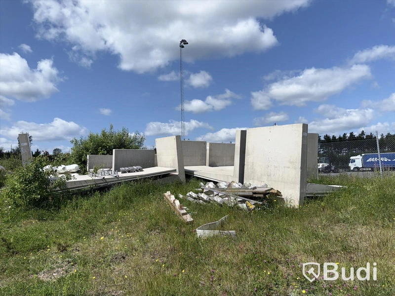 13 st prefabricerade betongelement/L-stöd S:t Eriks