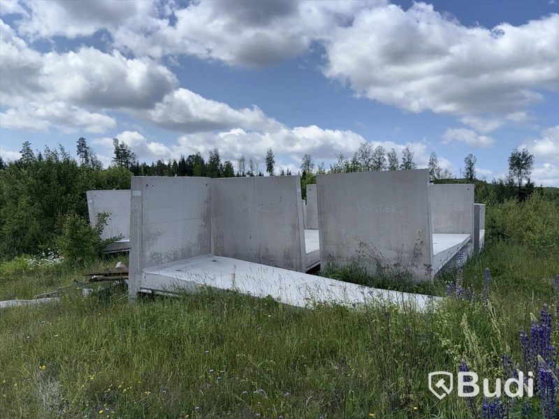 13 st prefabricerade betongelement/L-stöd S:t Eriks