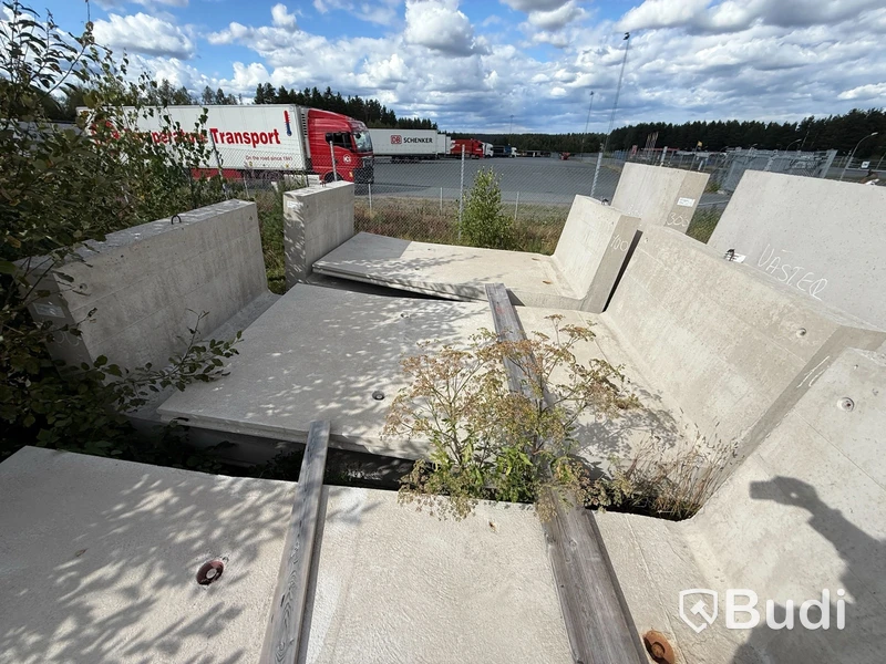 13 st prefabricerade betongelement/L-stöd S:t Eriks