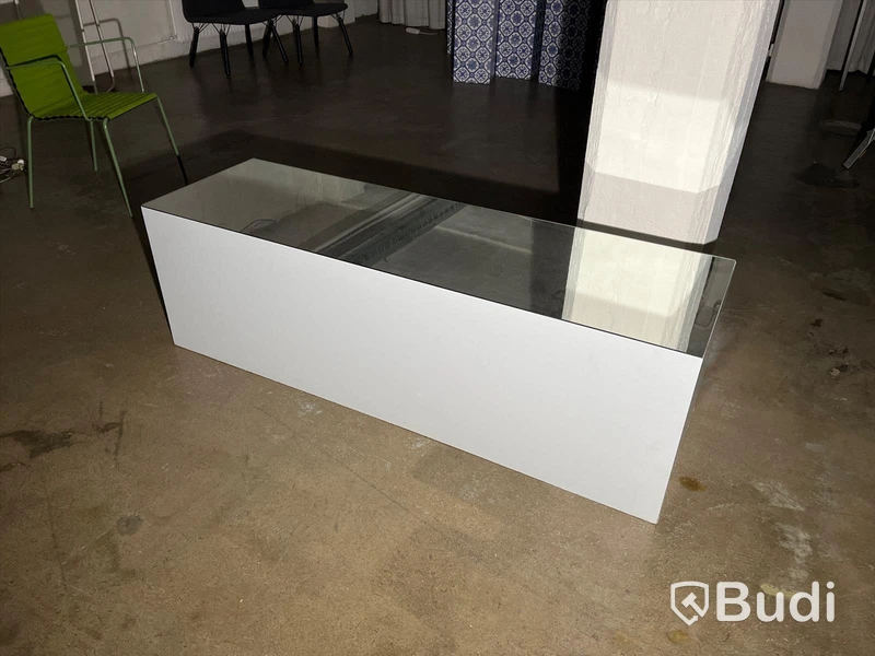 Displaylåda med spegel ca mått: 160x50 cm