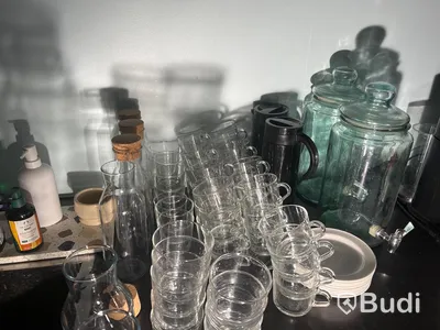 Div karaffer, glas, termosar och vattenhållare