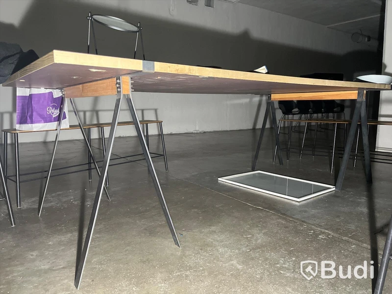 Matbord - FRAMA Nypris ca: 40-50 000 kr. Ca mått: 240x120x72 cm