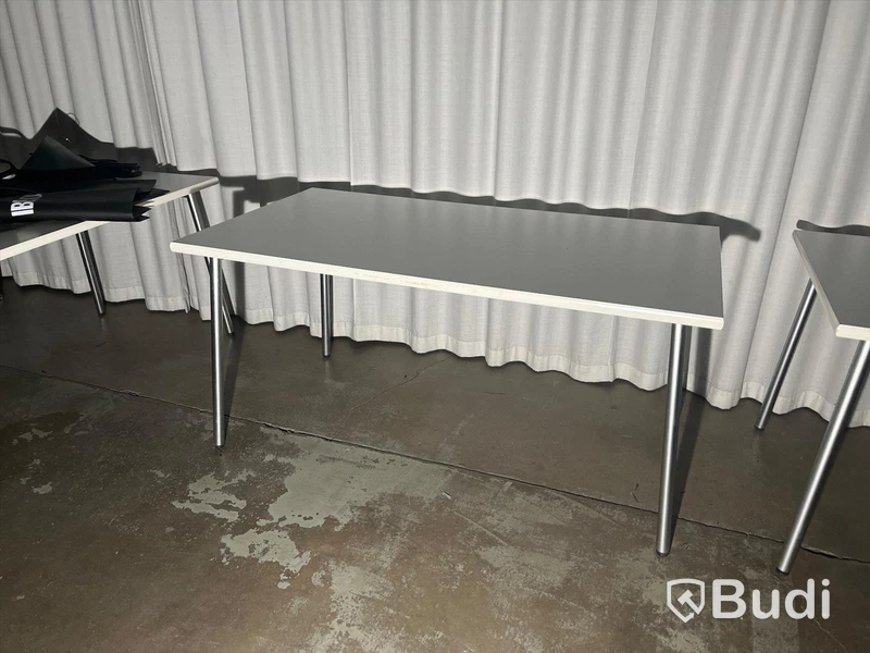 Skrivbord - Ca mått: 145x80 cm