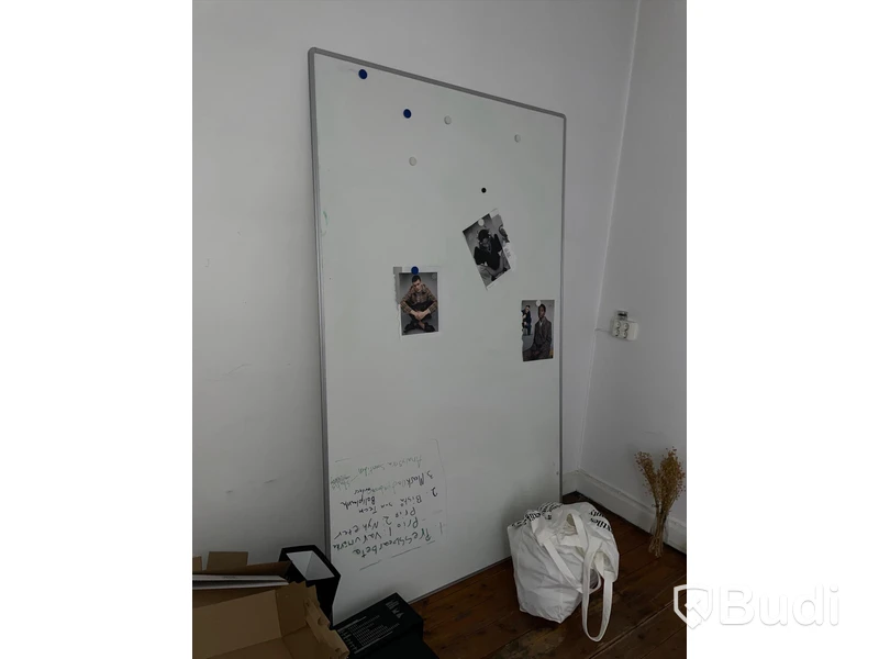 Whiteboard ca mått: 200x110 cm