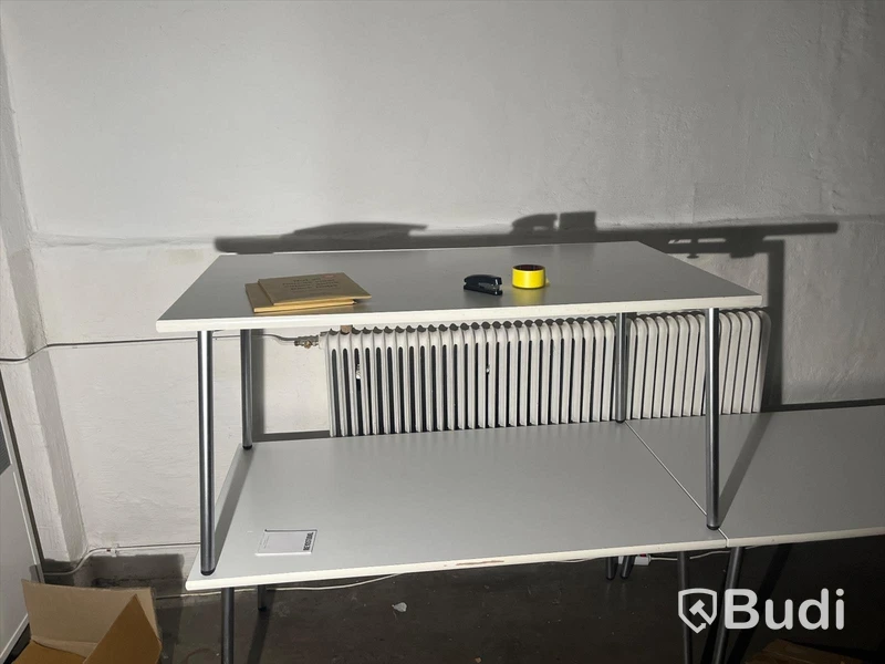 Skrivbord - Ca mått: 145x80 cm