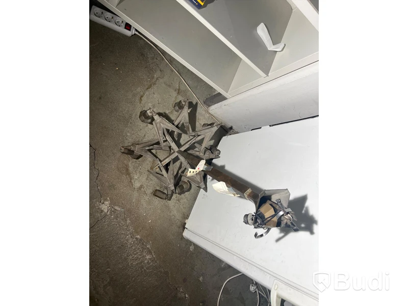 Taklampa 76 cm inköpt från Bukowskis för 3000 kr