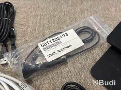 Parti diverse sladdar, bl.a. HDMI samt HP dockstationer